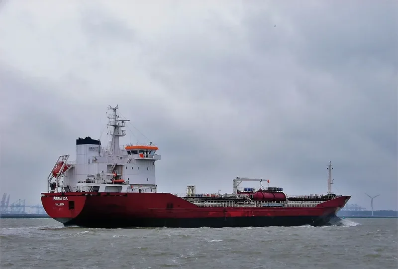MONA SWAN Tanker IMO 9371804 photo 9