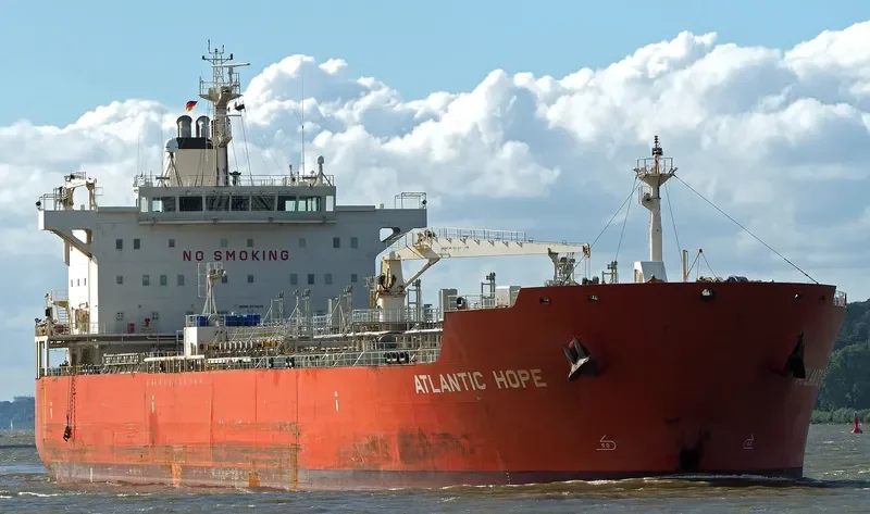 EAGLE BAY Tanker IMO 9374272 photo 3