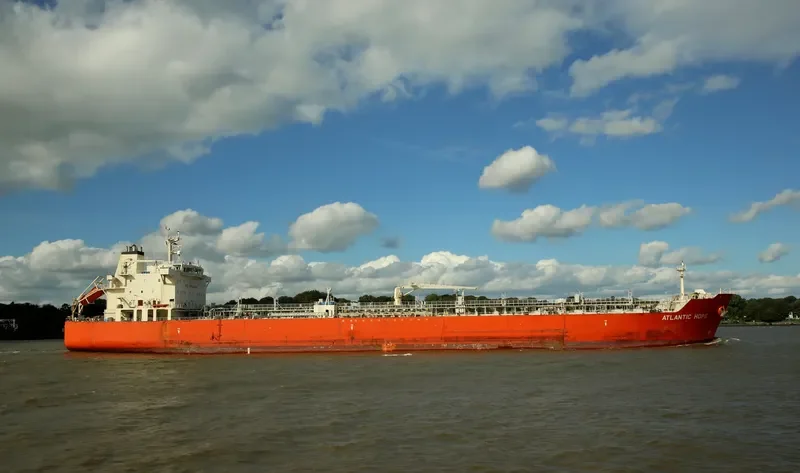 EAGLE BAY Tanker IMO 9374272 photo 5