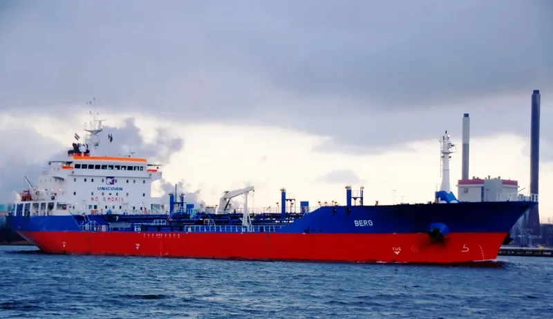 BERG Tanker IMO 9374325 photo 2