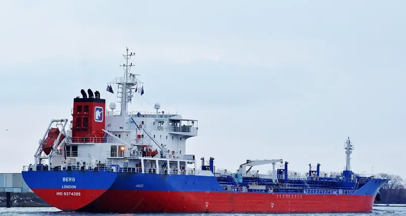 BERG Tanker IMO 9374325 photo 10