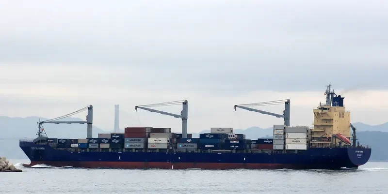 GH ZEPHYR Container Ship IMO 9374442 photo 8