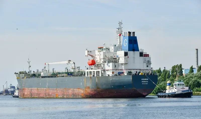 KOUROS Tanker IMO 9374507 photo 2