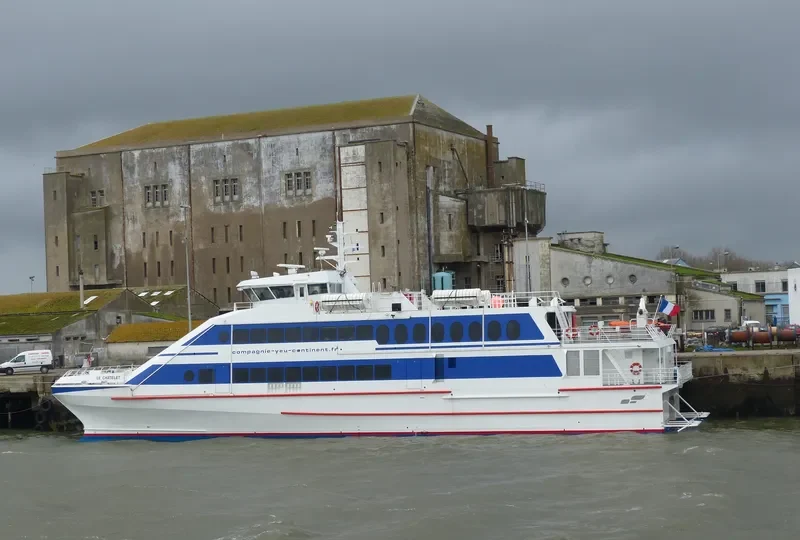LE CHATELET Passenger Ship IMO 9374650 photo 4