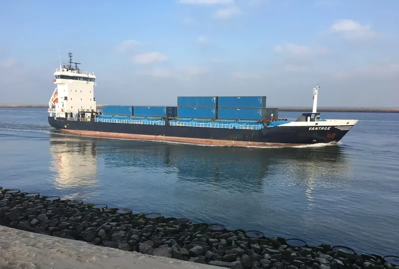 VANTAGE Container Ship IMO 9375111 photo 8