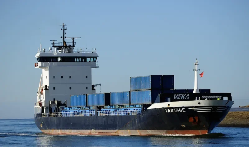 VANTAGE Container Ship IMO 9375111 photo 9