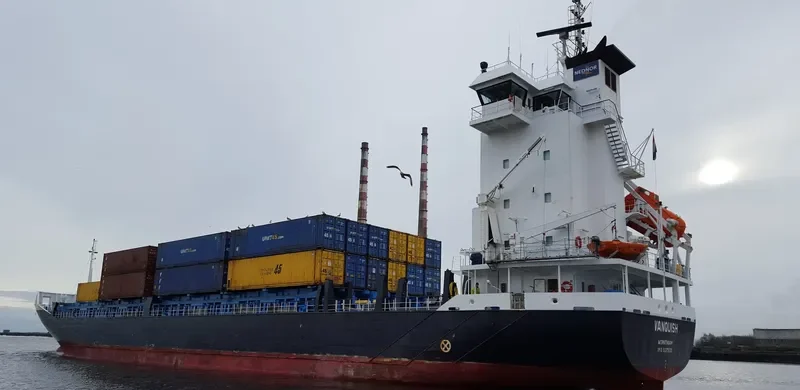 VANQUISH Container Ship IMO 9375135 photo 9
