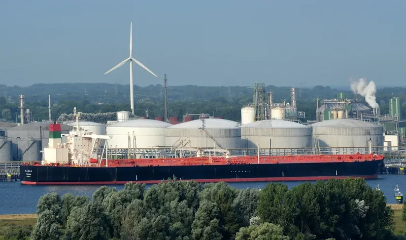 SAHAM Tanker IMO 9375238 photo 3