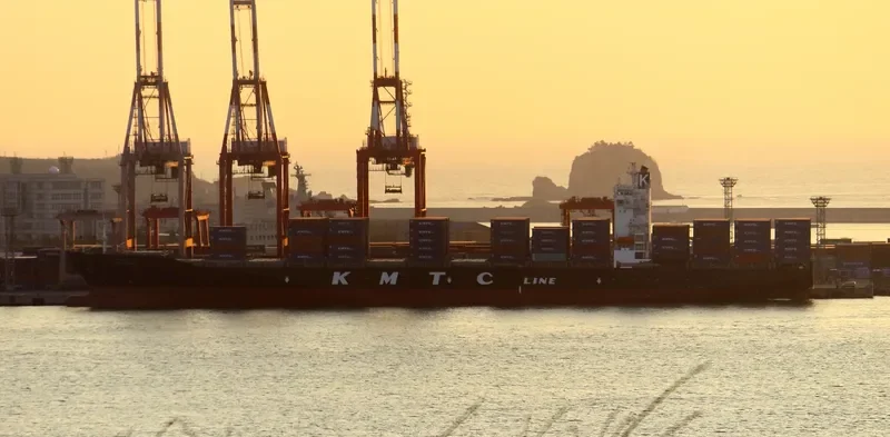 KMTC MANILA Container Ship IMO 9375496 photo 2