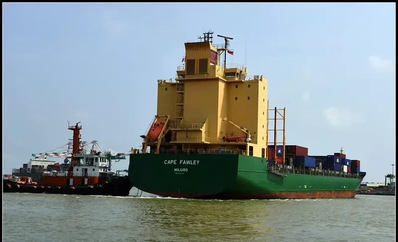 CAPE FAWLEY Container Ship IMO 9379363 photo 3