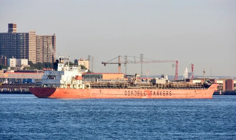 BOW HARMONY Tanker IMO 9379909 photo 2