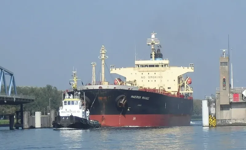 RICH BREEZE Tanker IMO 9380051 photo 9