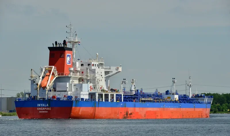 FENICUSA M Tanker IMO 9381500 photo 9