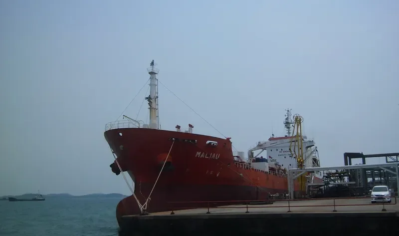 NAUTICA RENGGAM Tanker IMO 9383144 photo 2