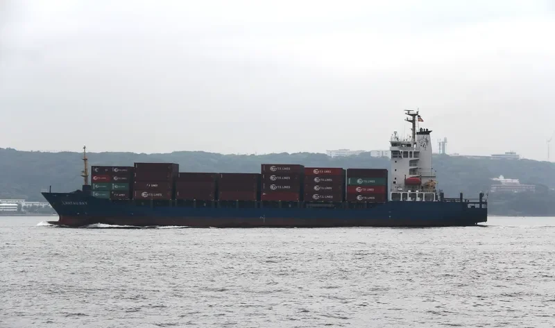 LANTAU BAY Container Ship IMO 9383596 photo 4