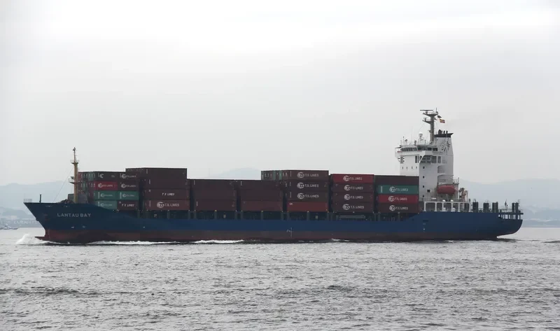LANTAU BAY Container Ship IMO 9383596 photo 5