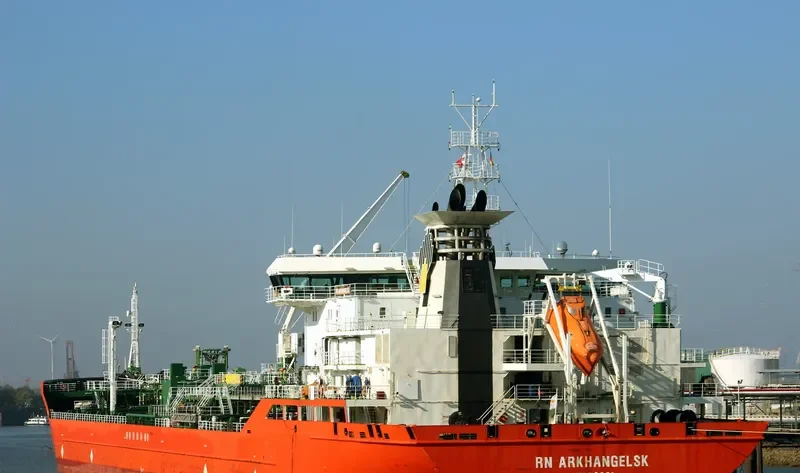 RN ARKHANGELSK Tanker IMO 9384435 photo 2