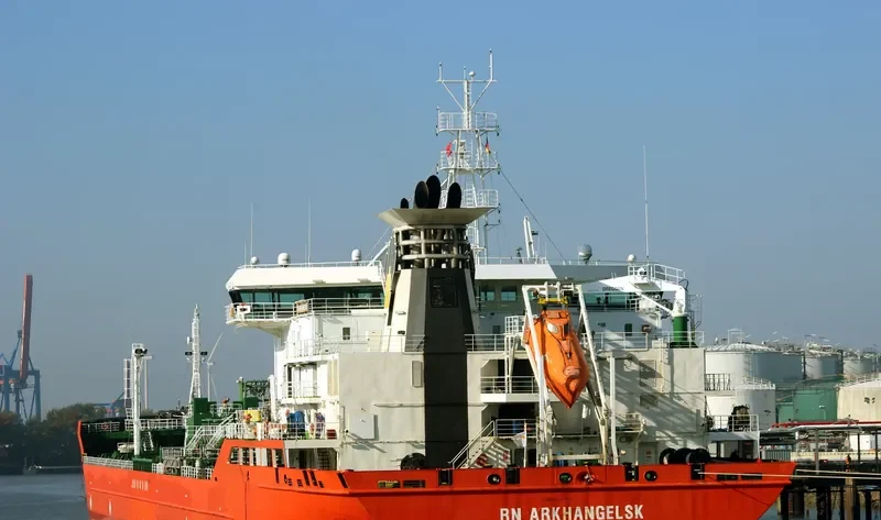 RN ARKHANGELSK Tanker IMO 9384435 photo 3
