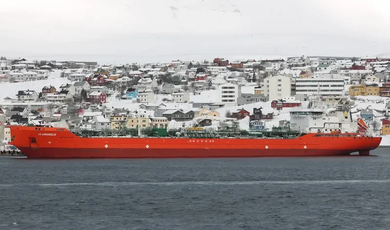 RN ARKHANGELSK Tanker IMO 9384435 photo 7