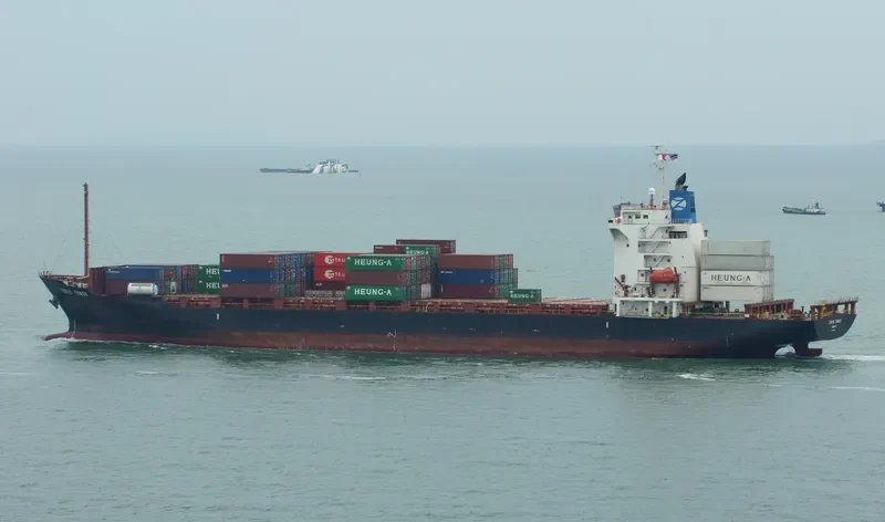 TOKYO TOWER Container Ship IMO 9384875 photo 2