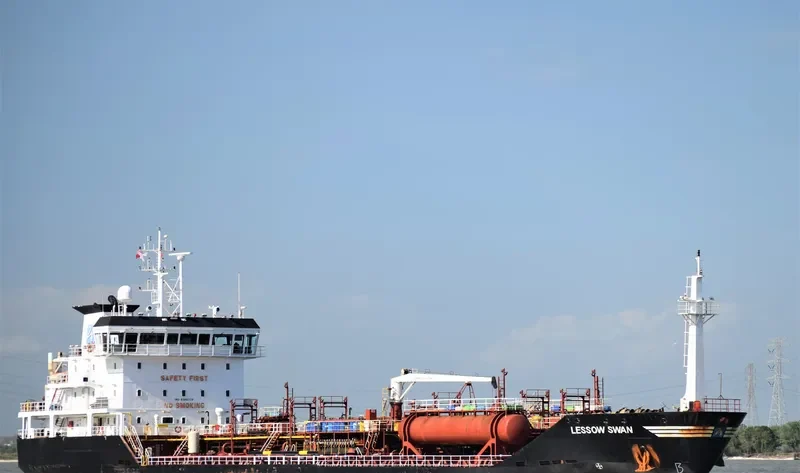 LESSOW SWAN Tanker IMO 9386378 photo 4