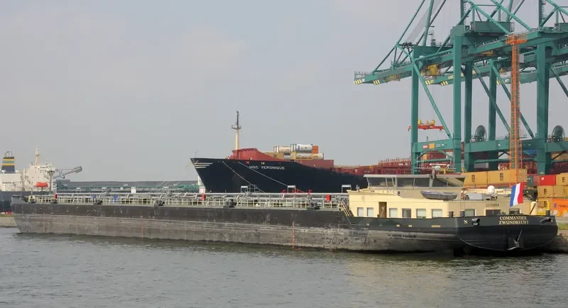 COMMANDER Tanker IMO 9387308 photo 7