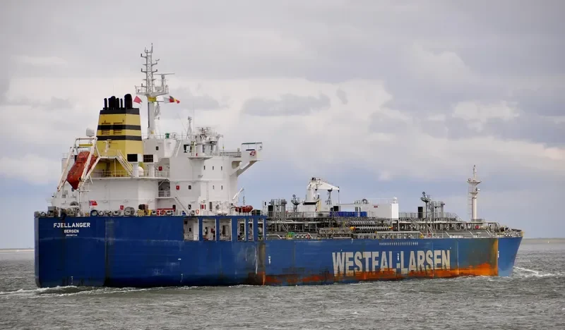 FJELLANGER Tanker IMO 9387724 photo 2