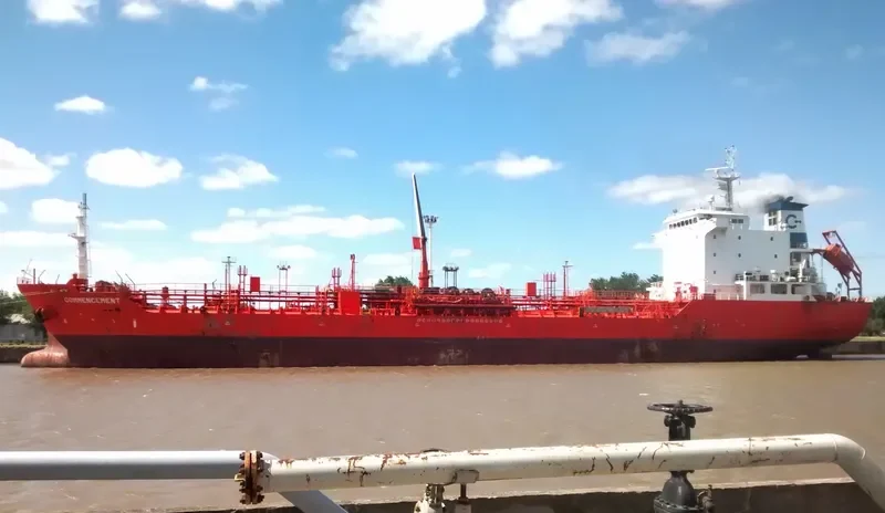 COMMENCEMENT Tanker IMO 9388211 photo 2