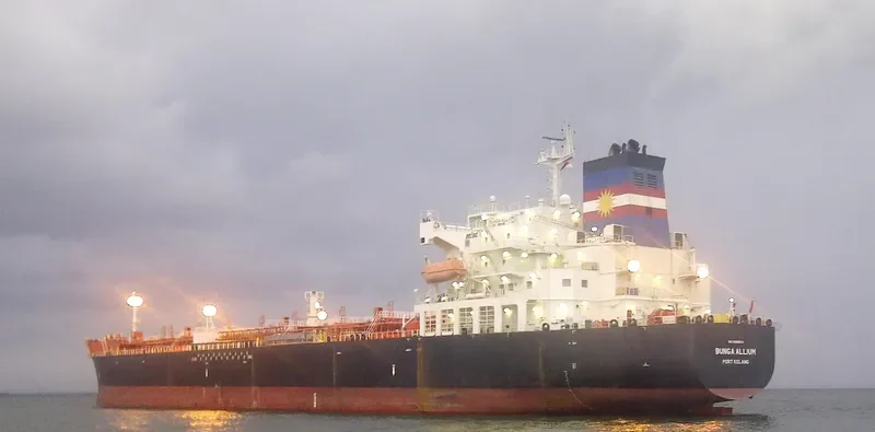 HELENE MAERSK Tanker IMO 9389514 photo 2
