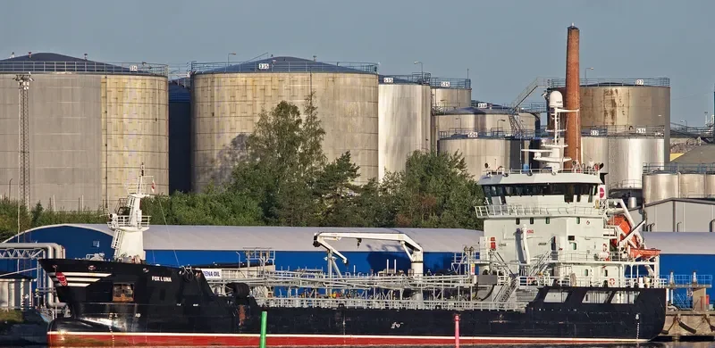FOX LUNA Tanker IMO 9390458 photo 3