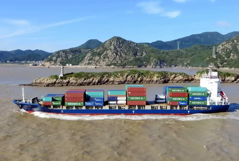 HALCYON Container Ship IMO 9390642 photo 10