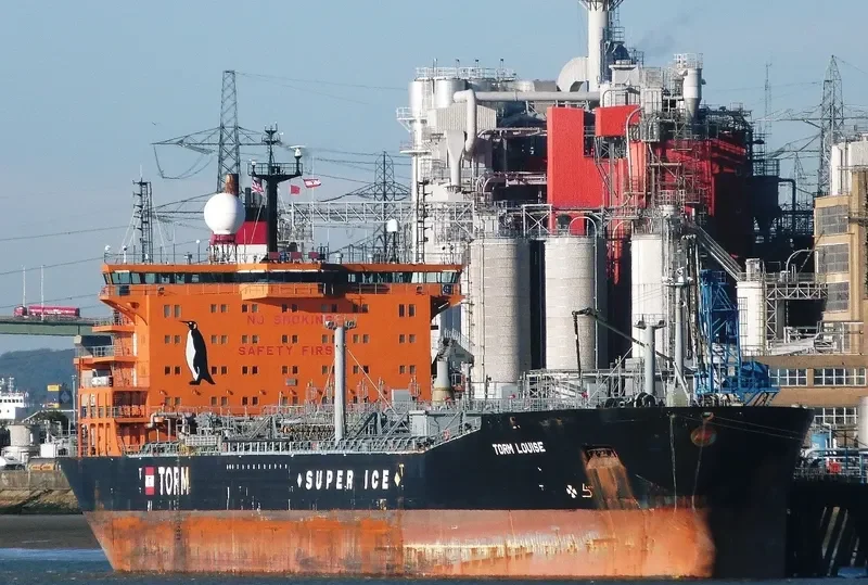 TORM LOUISE Tanker IMO 9392482 photo 2