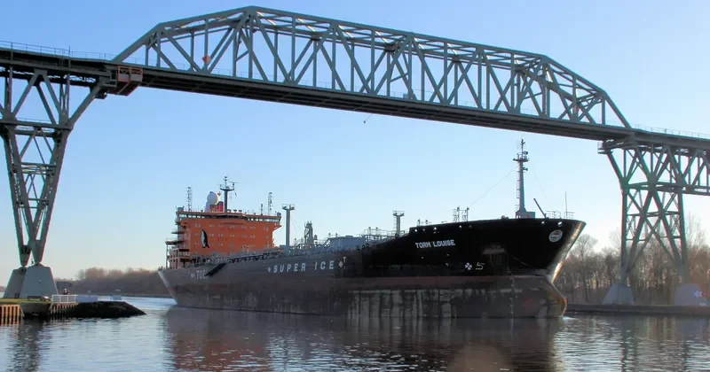 TORM LOUISE Tanker IMO 9392482 photo 6