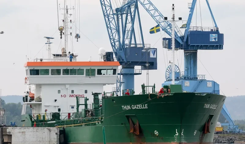 THUN GAZELLE Tanker IMO 9393333 photo 10