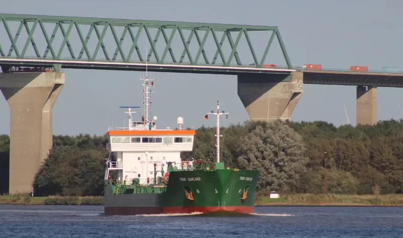 THUN GARLAND Tanker IMO 9393345 photo 9