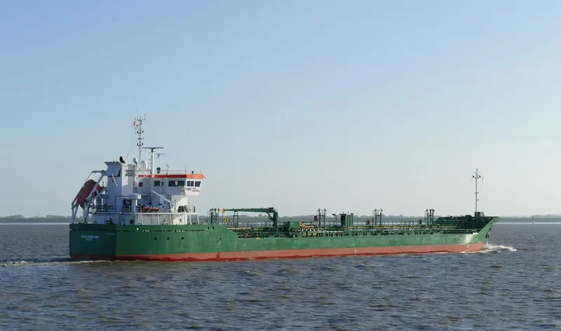 THUN GARLAND Tanker IMO 9393345 photo 10