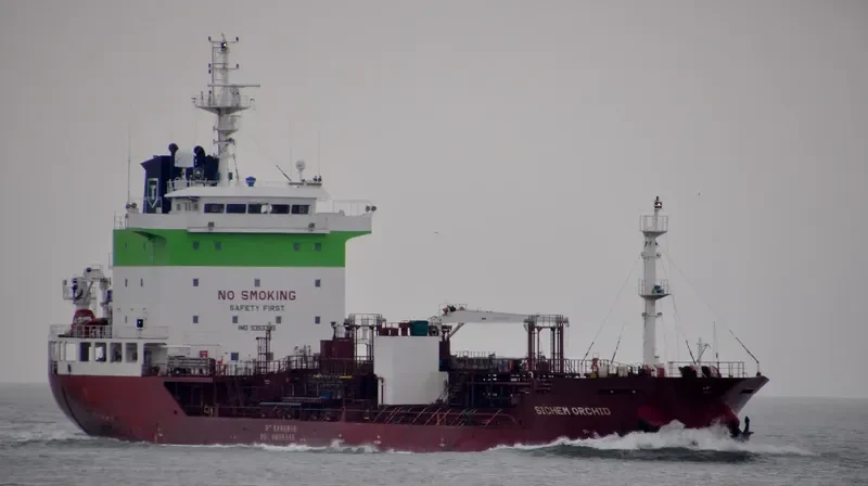 ALVISE DP Tanker IMO 9393383 photo 4