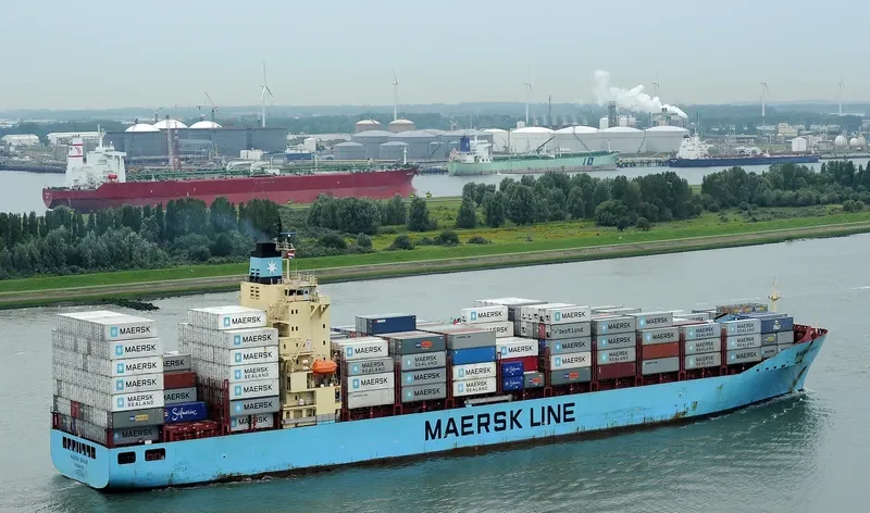 MAERSK BOGOR Container Ship IMO 9394882 photo 9