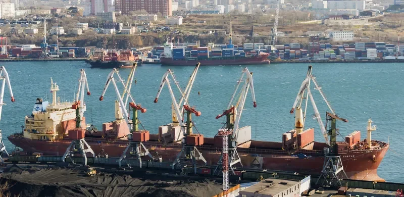 CASTLE Bulk Carrier IMO 9395238 photo 2