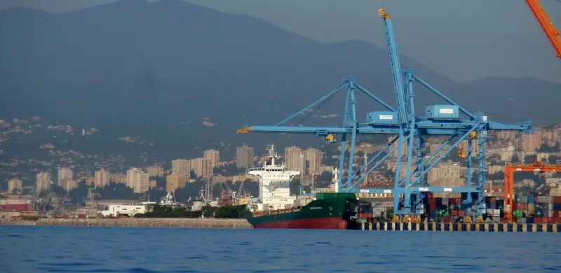 CONTSHIP VOW Container Ship IMO 9395599 photo 8