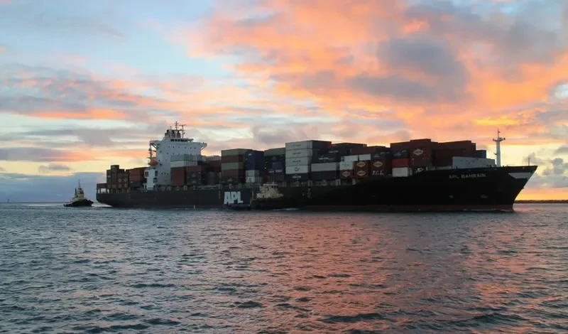 BERMUDA Container Ship IMO 9395927 photo 8