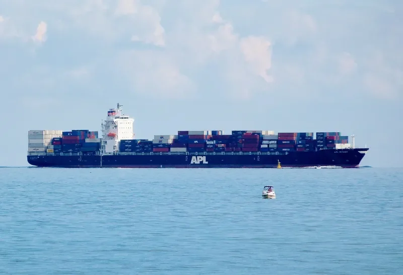 SM QINGDAO Container Ship IMO 9395939 photo 8