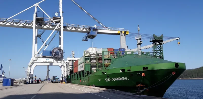 ATLANTIC WEST Container Ship IMO 9396610 photo 6