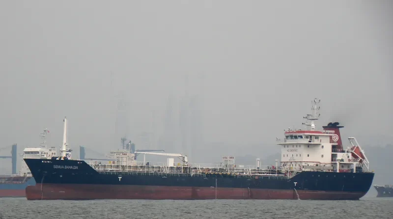 JM SUTERA 5 Tanker IMO 9396880 photo 6
