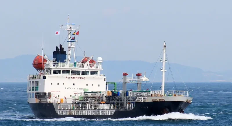 NURI HANA Tanker IMO 9397169 photo 7