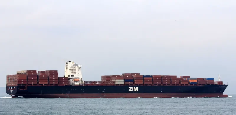 MAERSK AMAZON Container Ship IMO 9398395 photo 2