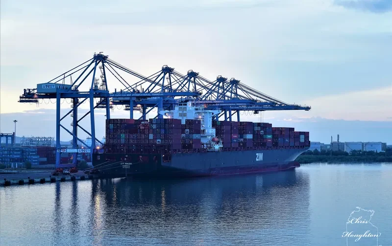 ZIM NINGBO Container Ship IMO 9398400 photo 3