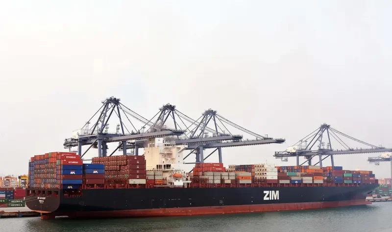 ZIM ANTWERP Container Ship IMO 9398448 photo 2