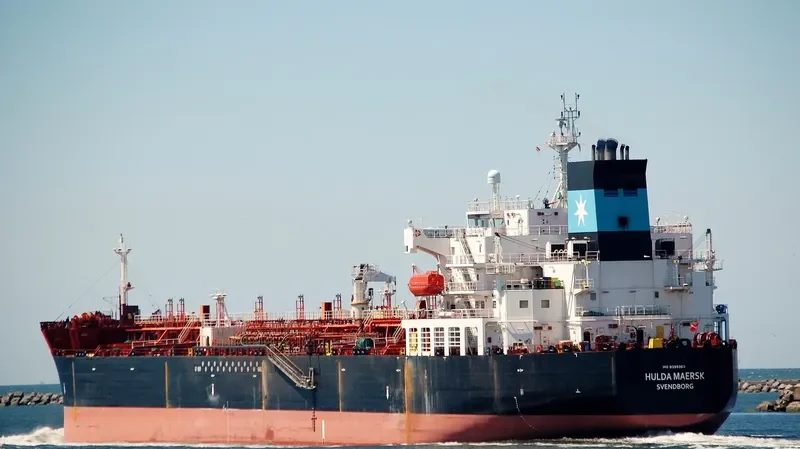 HULDA MAERSK Tanker IMO 9399363 photo 9