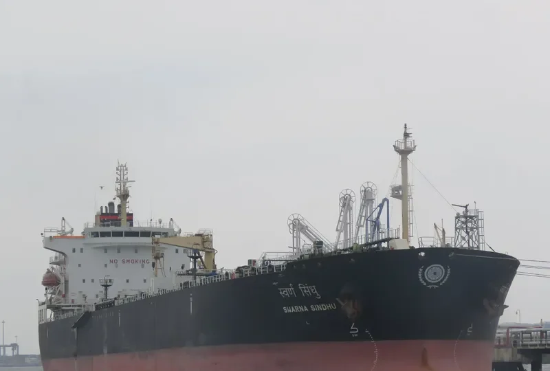 SWARNA SINDHU Tanker IMO 9399818 photo 3